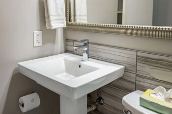 brookwood courtyard by bca furnished apartments bcc1b 01 a