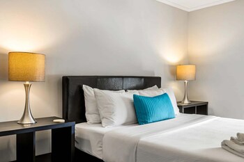 brookwood courtyard by bca furnished apartments bcc1b 01 a
