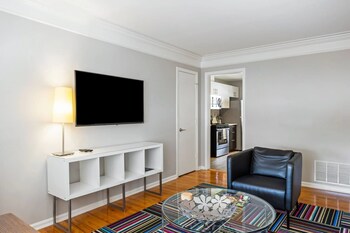 brookwood courtyard by bca furnished apartments bcc1b 01 a