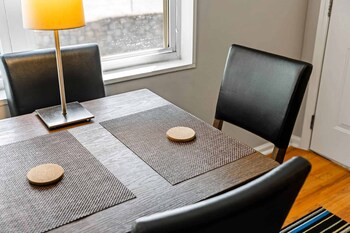 brookwood courtyard by bca furnished apartments bcc1b 01 a