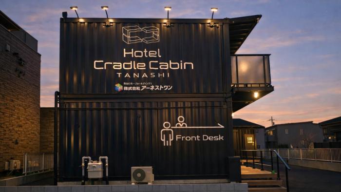 hotel cradle cabin tanashi