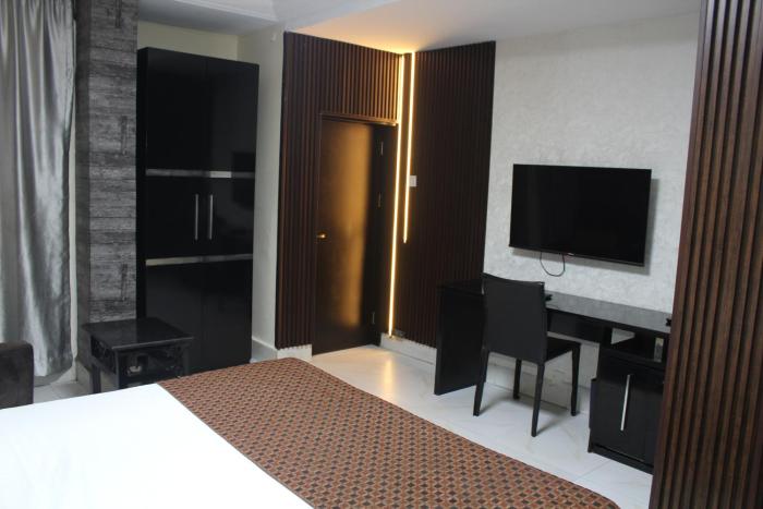 the regal boutique hotel