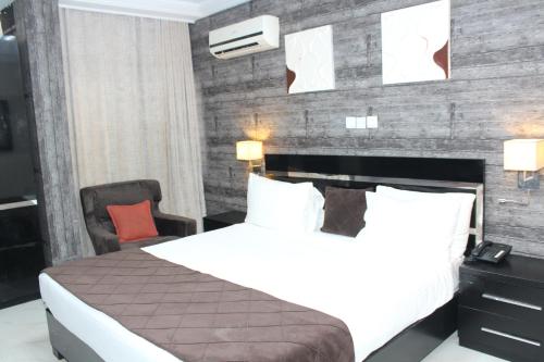 the regal boutique hotel