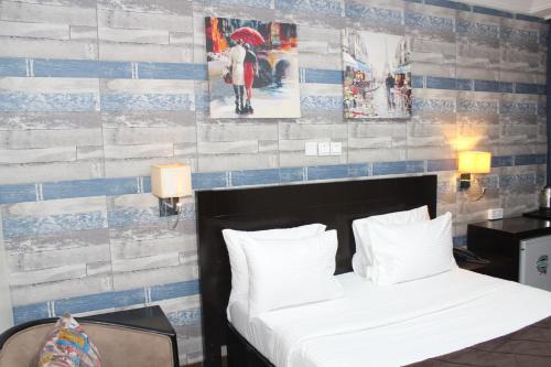 the regal boutique hotel