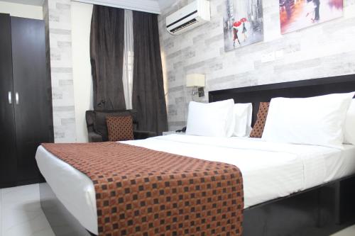 the regal boutique hotel