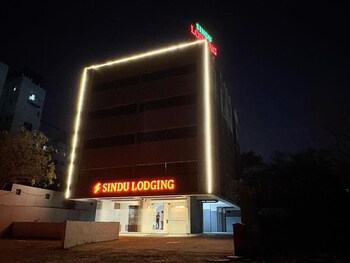 sindu executive lodging