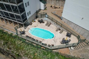 lakefront condo w 3 pools boat slip and patio views at 13mm of the big niangua