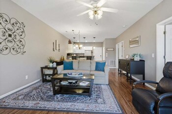Lakefront Condo W/ 3 Pools, Boat Slip & Patio Views At 13Mm Of The Big Niangua,,2 star