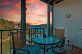 lakefront condo w 3 pools boat slip and patio views at 13mm of the big niangua