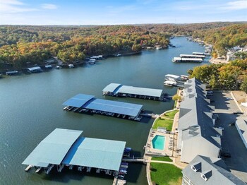 lake views and loft retreat for kids w 12x30 slip at mm11