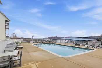 Lake Views & Loft Retreat For Kids W/ 12X30 Slip At Mm11,,2 star