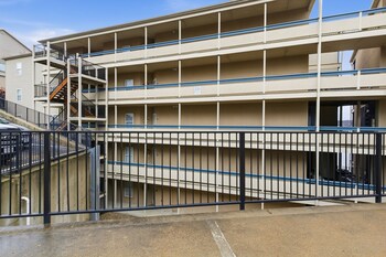 lakeview condo at the falls w wraparound screened porch 2 pwc slips and pools at 2 mm