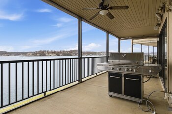 lakeview condo at the falls w wraparound screened porch 2 pwc slips and pools at 2 mm