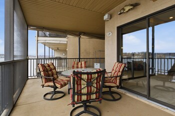 lakeview condo at the falls w wraparound screened porch 2 pwc slips and pools at 2 mm