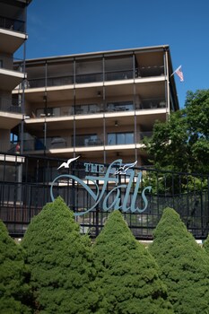 upscale lakefront condo at 2mm with pools slip and main channel views