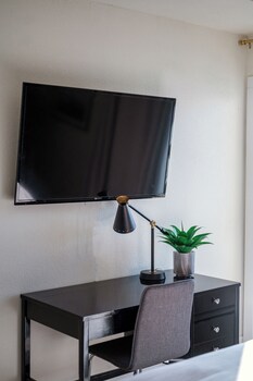 upscale lakefront condo at 2mm with pools slip and main channel views