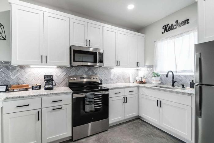 pet friendly w hot tub six minutes to downtown