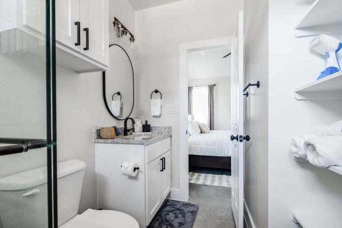 pet friendly w hot tub six minutes to downtown