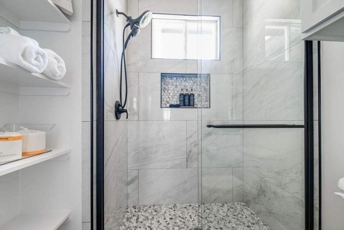 pet friendly w hot tub six minutes to downtown