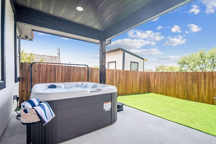 pet friendly w hot tub six minutes to downtown