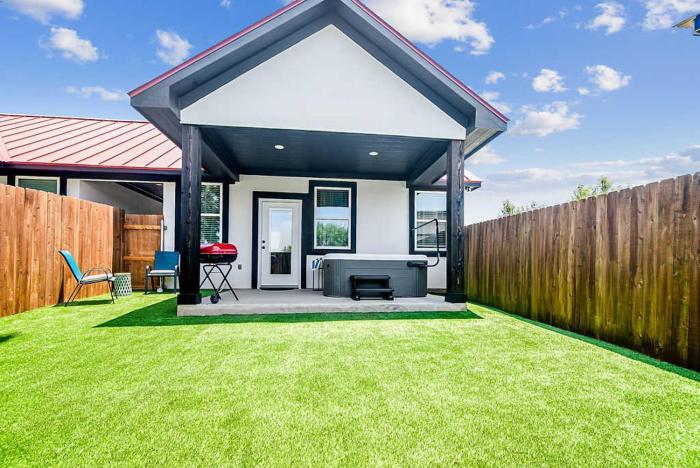 pet friendly w hot tub six minutes to downtown