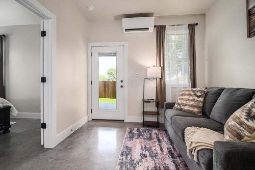 pet friendly w hot tub six minutes to downtown
