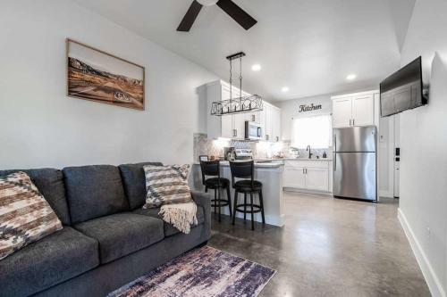 pet friendly w hot tub six minutes to downtown