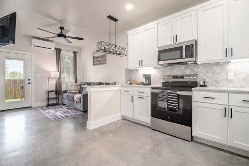 pet friendly w hot tub six minutes to downtown