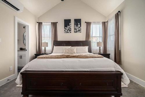 pet friendly w hot tub six minutes to downtown