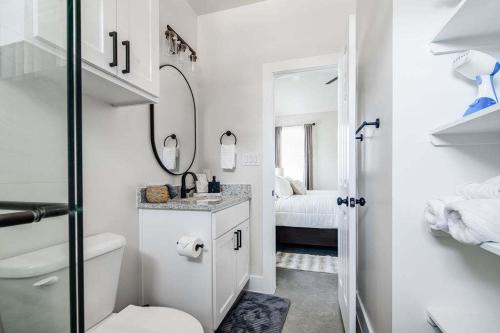 pet friendly w hot tub six minutes to downtown