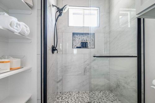 pet friendly w hot tub six minutes to downtown