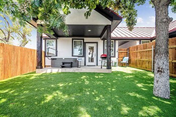 quiet casita with hot tub six min from downtown
