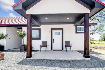 quiet casita with hot tub six min from downtown
