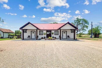 quiet casita with hot tub six min from downtown