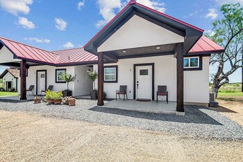 quiet casita with hot tub six min from downtown
