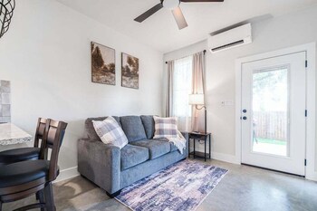 quiet casita with hot tub six min from downtown