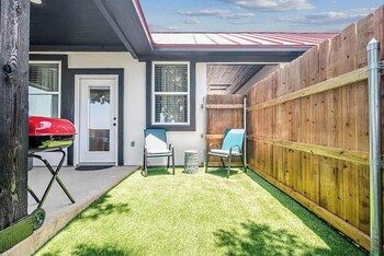 quiet casita with hot tub six min from downtown