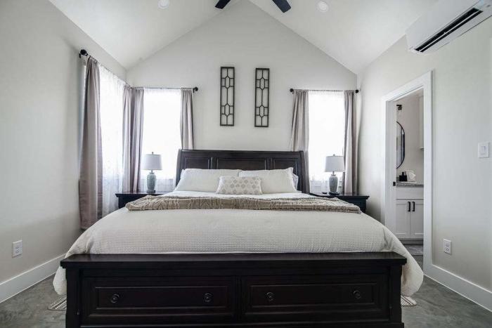 quiet casita with hot tub six min from downtown
