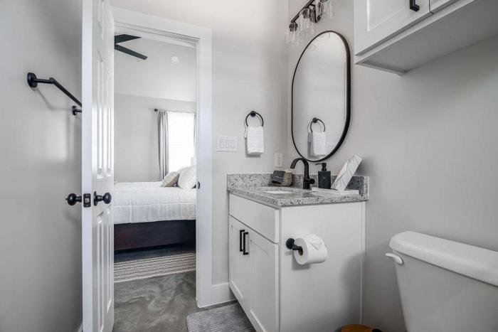 quiet casita with hot tub six min from downtown