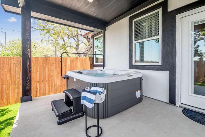 quiet casita with hot tub six min from downtown