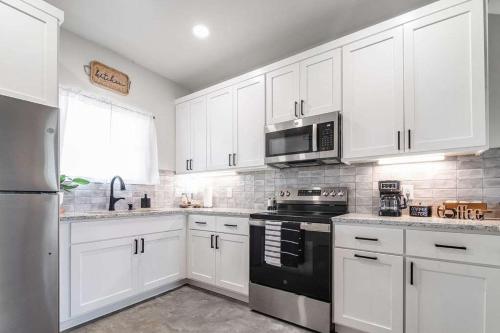 quiet casita with hot tub six min from downtown