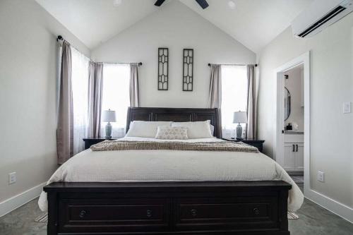 quiet casita with hot tub six min from downtown
