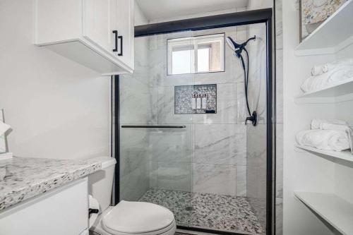 quiet casita with hot tub six min from downtown