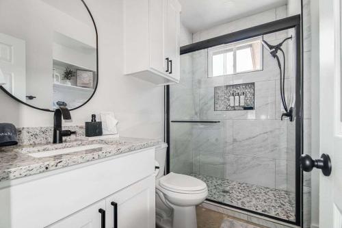 quiet casita with hot tub six min from downtown