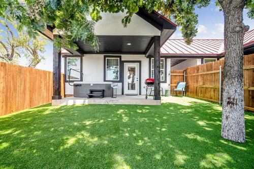 quiet casita with hot tub six min from downtown