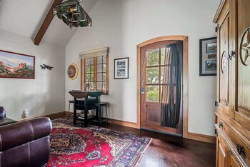 Charming Cottages Steps From Messina Hof Wine Tast,,2 star