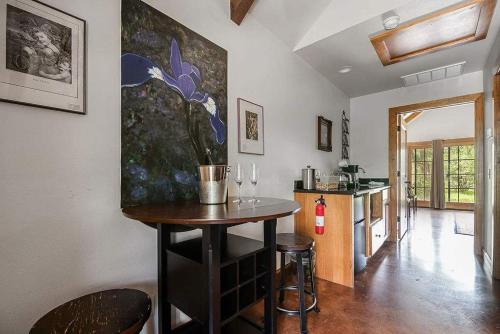 charming cottages steps from messina hof wine tast