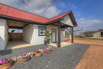 live oak cabins sleeps 8 w hot tubs