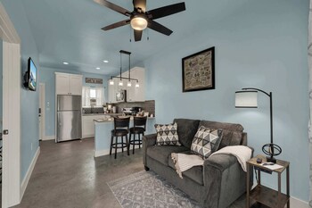 live oak cabins sleeps 8 w hot tubs