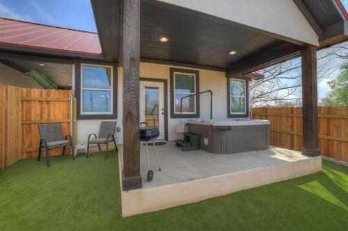 live oak cabins sleeps 8 w hot tubs